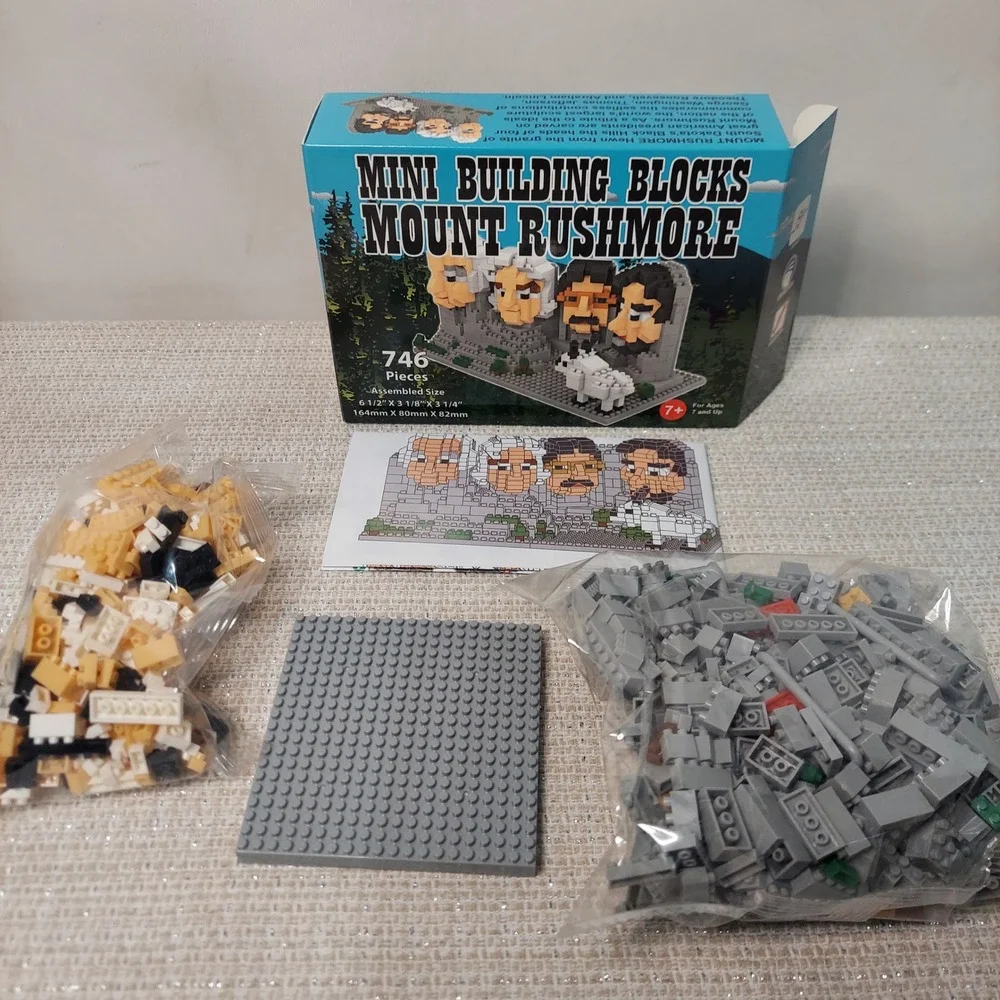 Mount Rushmore Mini Building Blocks 746 Pcs Souvenir‎ Set 601006 Micro Blocks